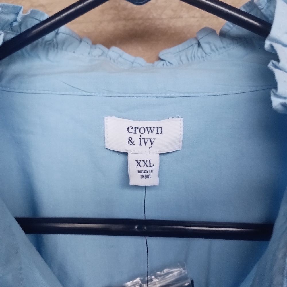 🆕 Crown & Ivy Poplin Ruffle Button Down Top - Picture 6 of 11